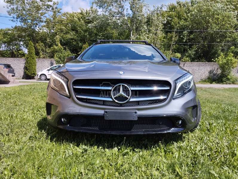 Mercedes Benz GLA 200 LED  AUT