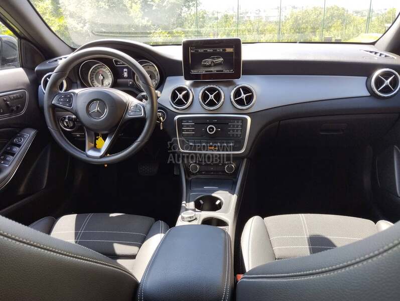 Mercedes Benz GLA 200 LED  AUT
