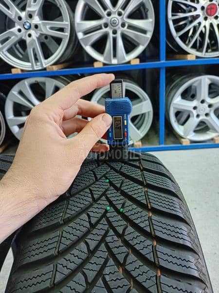 Semperit 185/60 R15 Zimska