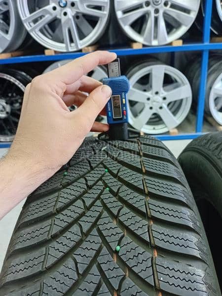 Semperit 185/60 R15 Zimska