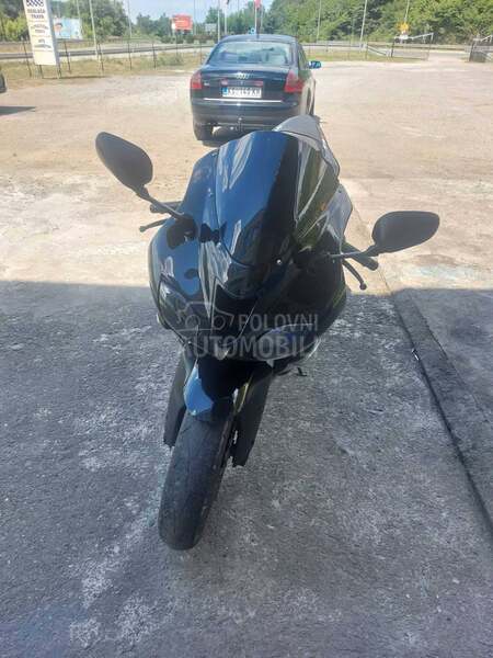 Kawasaki ZX6R