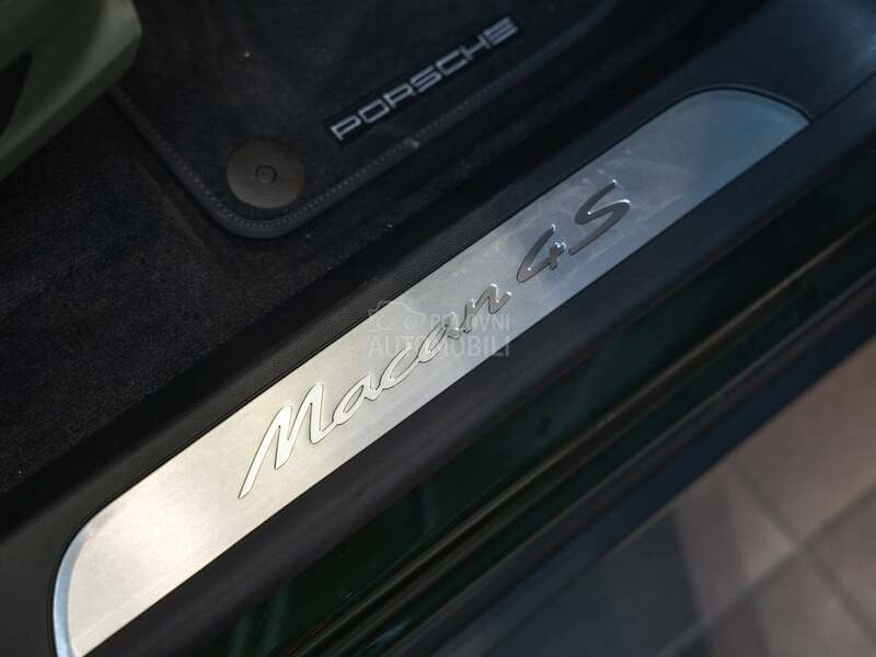 Porsche Macan 4S Electric