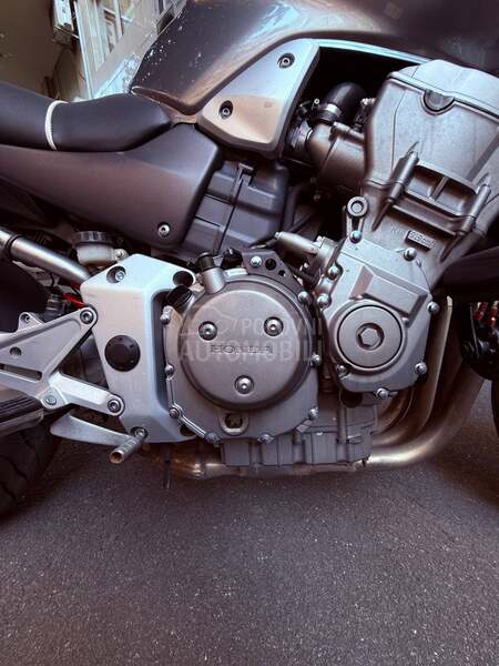 Honda Hornet 919