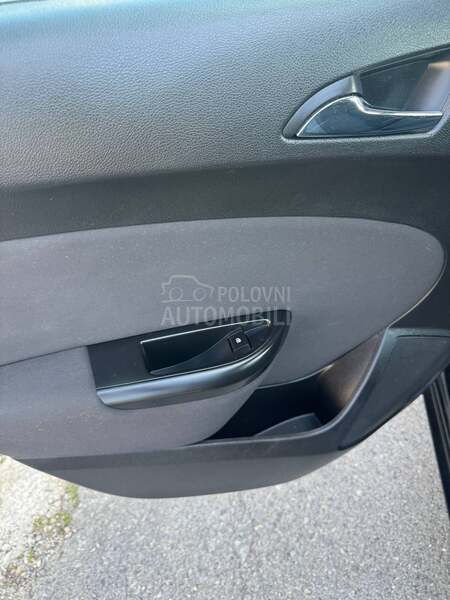 Opel Astra J 
