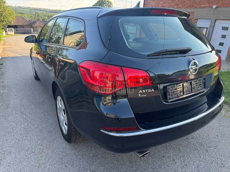 Opel Astra J 