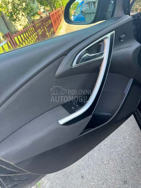Opel Astra J 