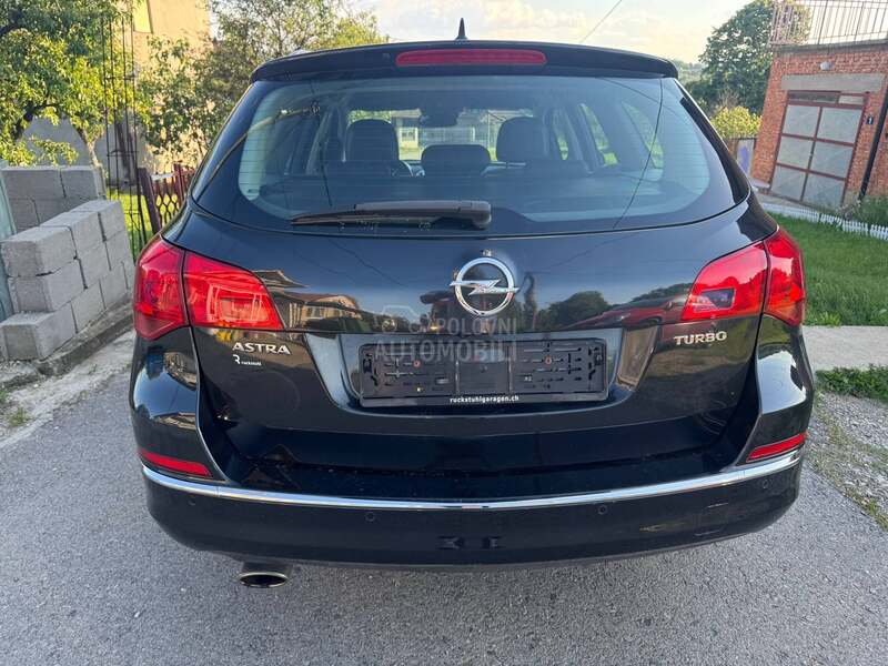 Opel Astra J 