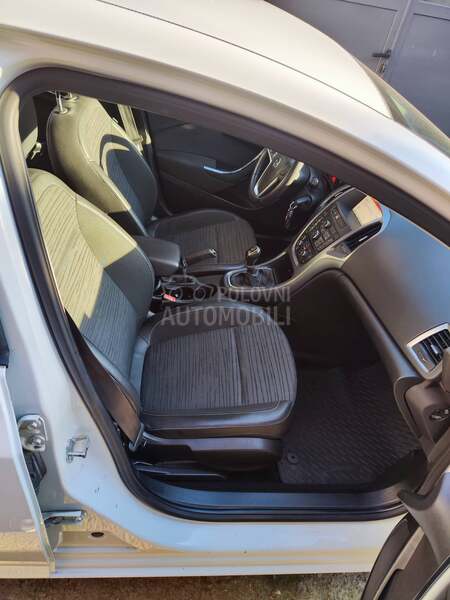 Opel Astra J Restiling