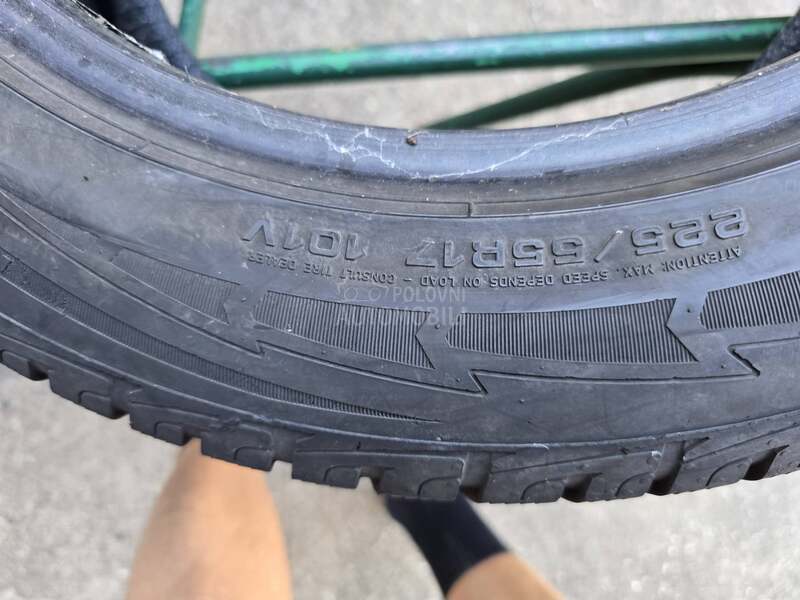 Goodyear 225/55 R17 Zimska