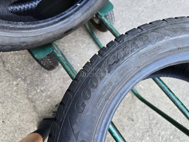 Goodyear 225/55 R17 Zimska