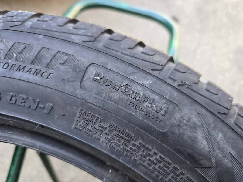 Goodyear 225/55 R17 Zimska