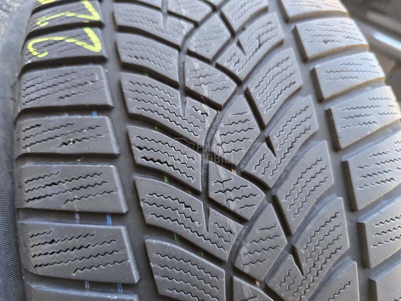 Goodyear 225/55 R17 Zimska
