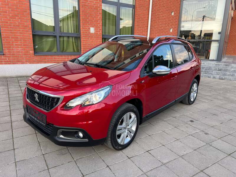 Peugeot 2008 1,2b fabrika