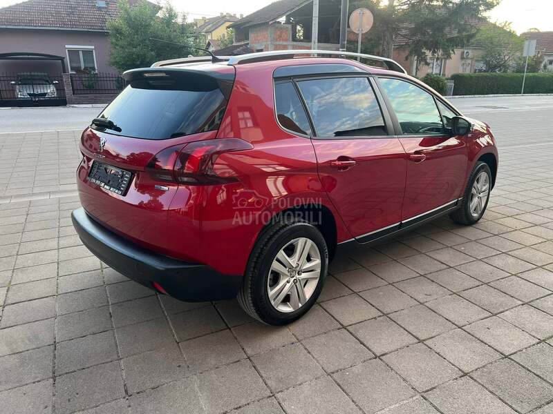 Peugeot 2008 1,2b fabrika