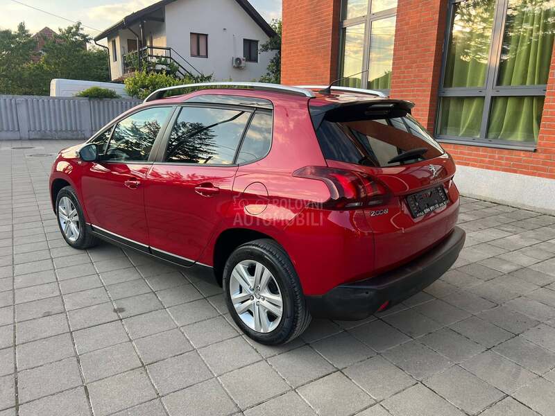 Peugeot 2008 1,2b fabrika
