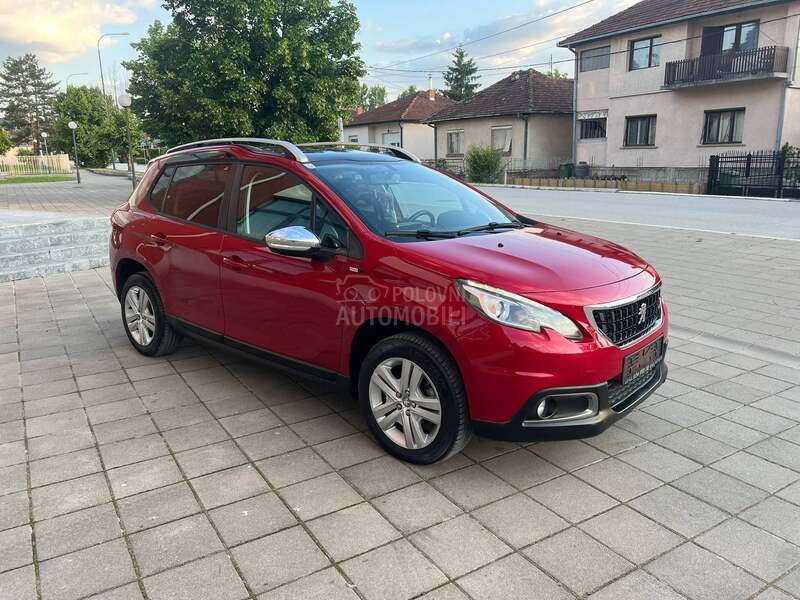 Peugeot 2008 1,2b fabrika