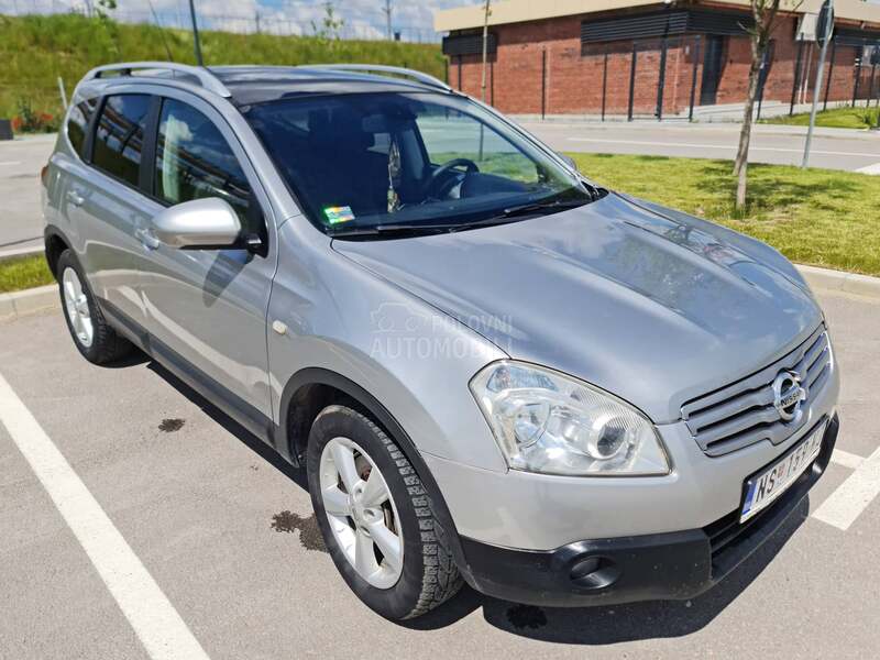 Nissan Qashqai + 2 