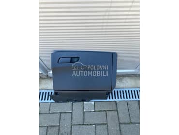 Kaseta ispred suvozaca za Audi A4 od 2015. do 2024. god.