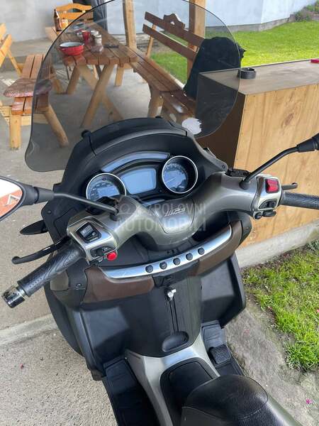 Piaggio mp3 500