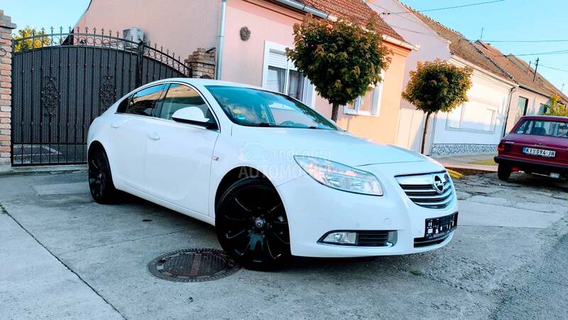 Opel Insignia ECO /NAVVI/ FABRIKA