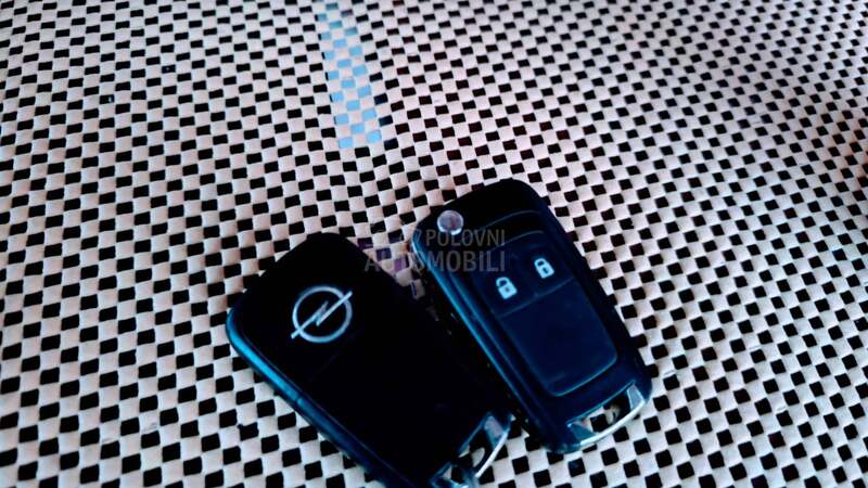 Opel Insignia ECO /NAVVI/ FABRIKA