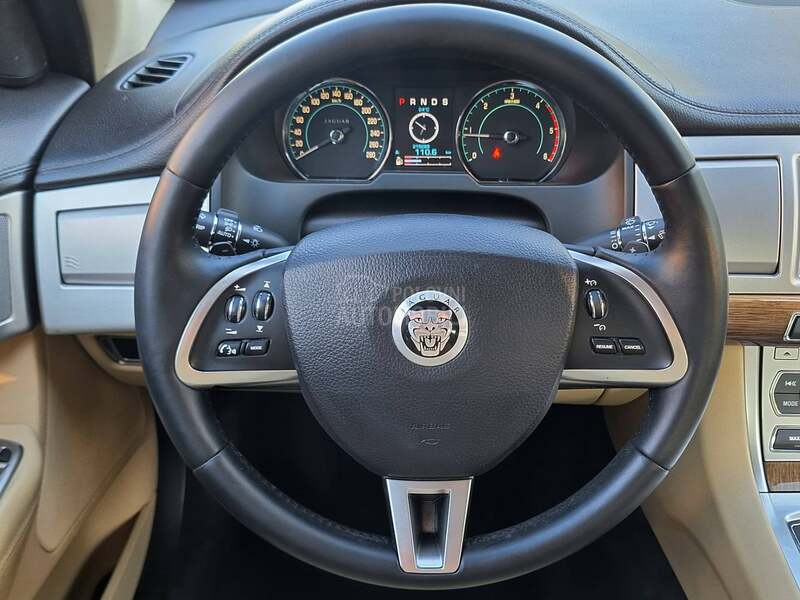 Jaguar XF POGLEDATI TEXT
