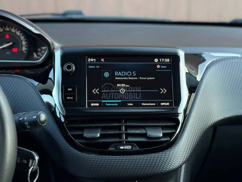 Peugeot 2008 Style/Kamera/MT5