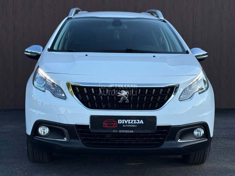 Peugeot 2008 Style/Kamera/MT5