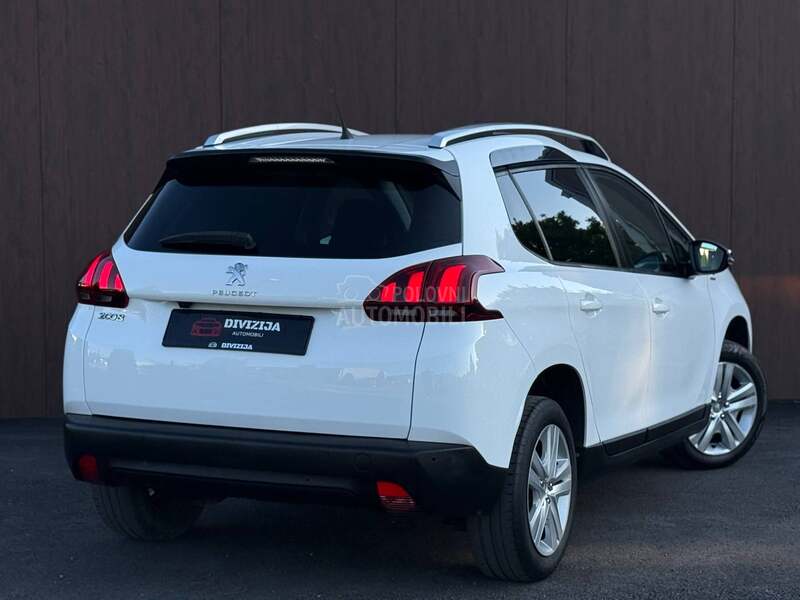 Peugeot 2008 Style/Kamera/MT5