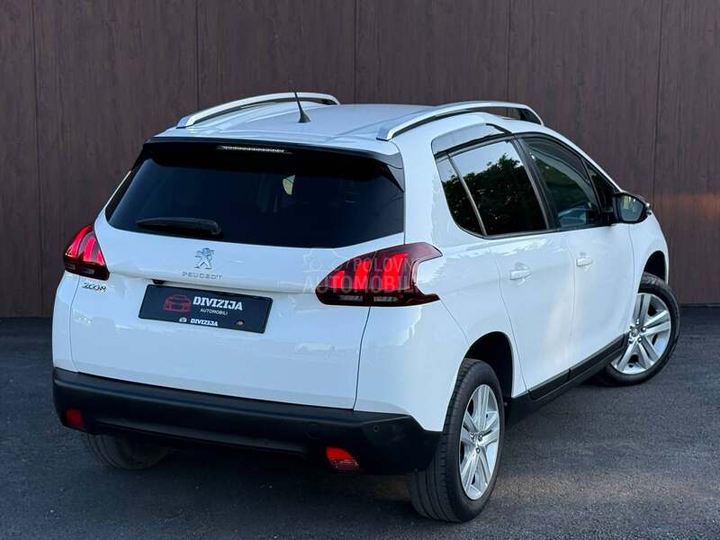 Peugeot 2008 Style/Kamera/MT5