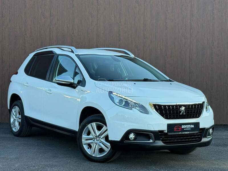 Peugeot 2008 Style/Kamera/MT5