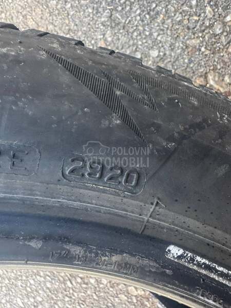 Bridgestone 215/55 R17 Zimska