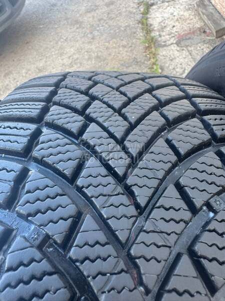 Bridgestone 215/55 R17 Zimska
