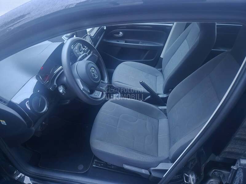 Volkswagen up! 1.0 2013