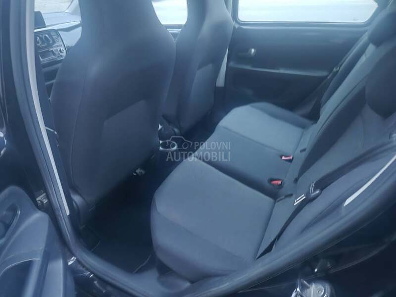 Volkswagen up! 1.0 2013