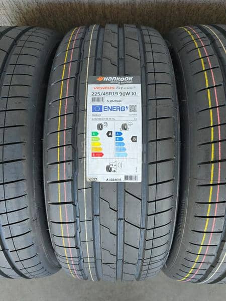 Hankook 225/45 R19 Letnja