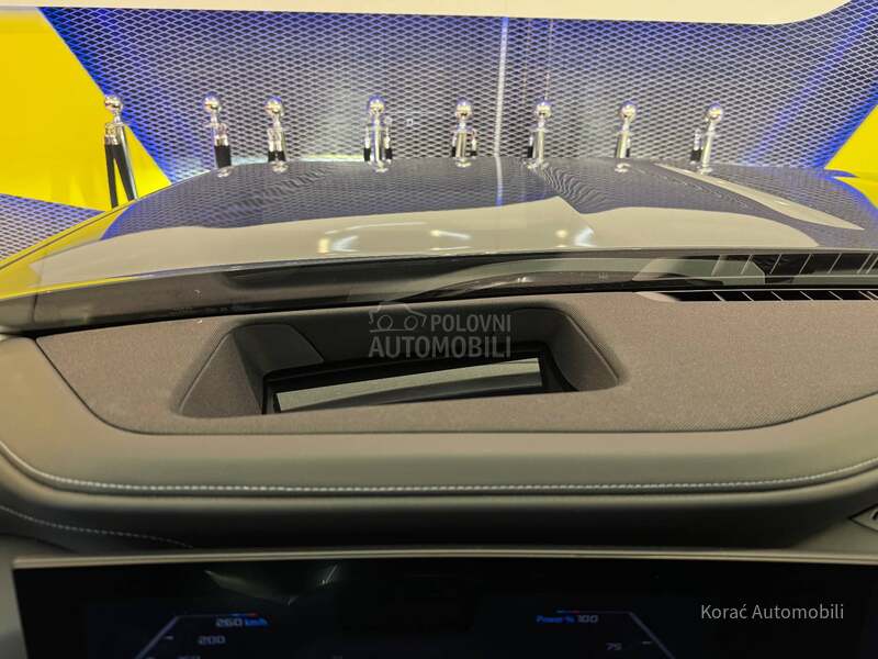 BMW M760e GRAN LUSSO TV SKYL