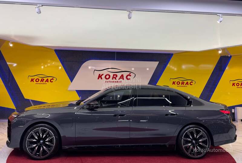 BMW M760e GRAN LUSSO TV SKYL