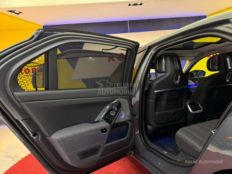 BMW M760e GRAN LUSSO TV SKYL