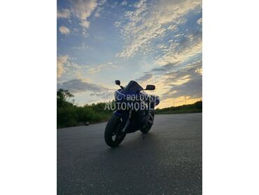 Yamaha R1