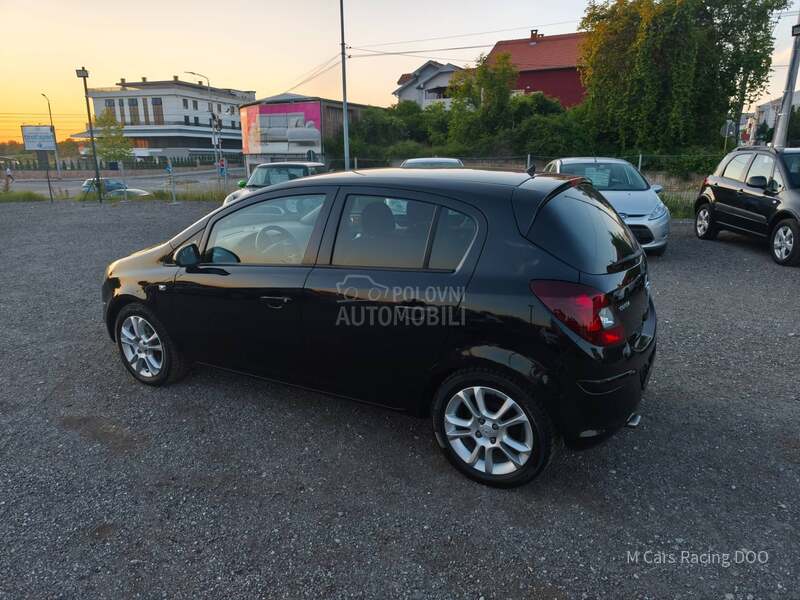 Opel Corsa D 1.4 COSMO