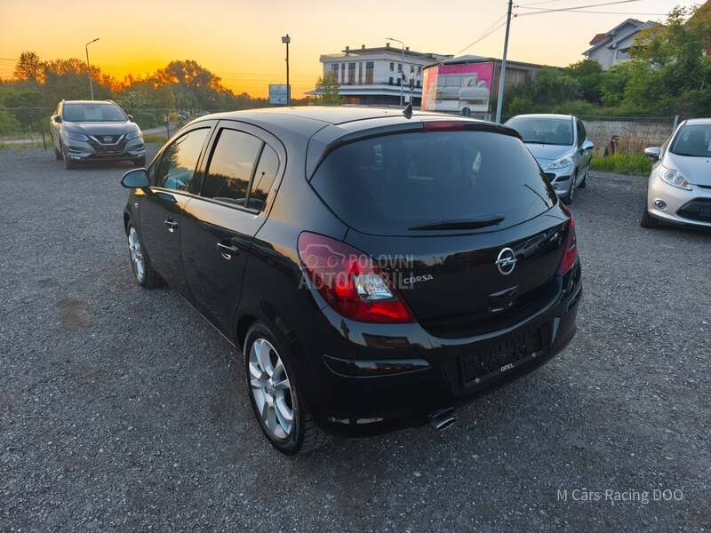 Opel Corsa D 1.4 COSMO
