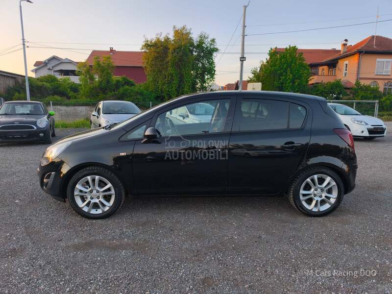 Opel Corsa D 1.4 COSMO