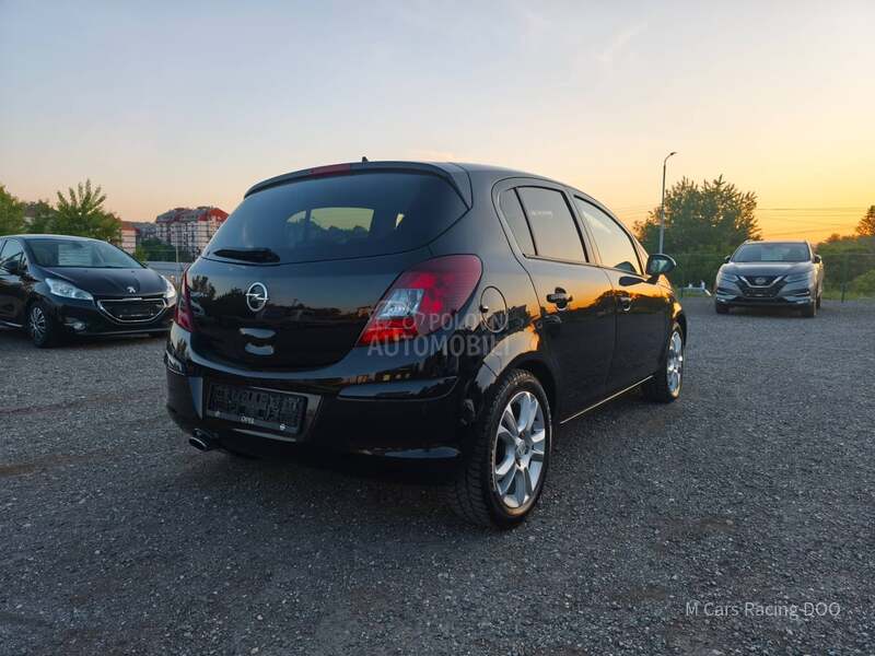 Opel Corsa D 1.4 COSMO