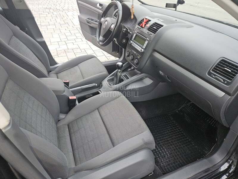 Volkswagen Golf 5 1.6 8v