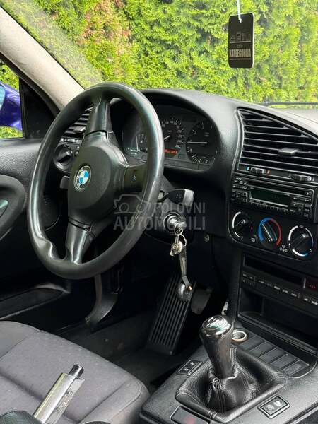 BMW 328 320i