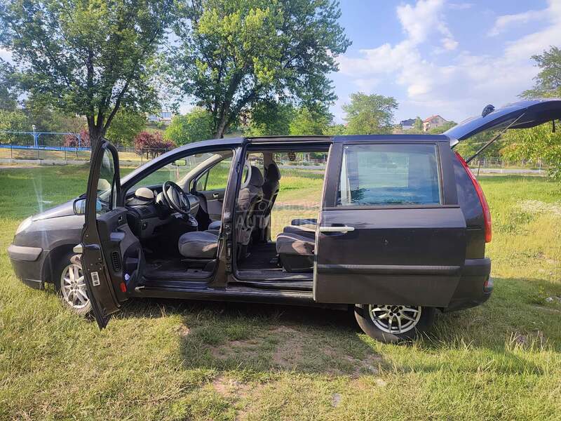 Citroen C8 