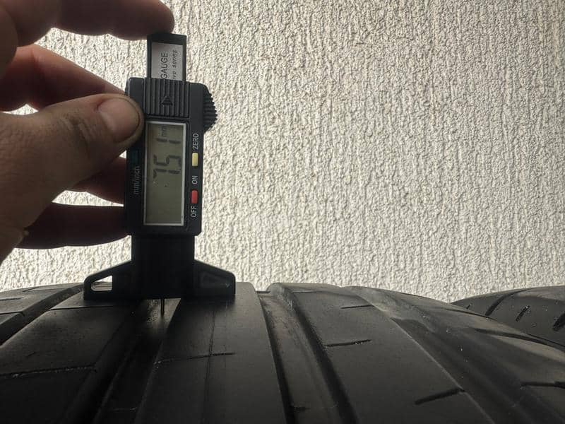 Pirelli 325/35 R22 Letnja