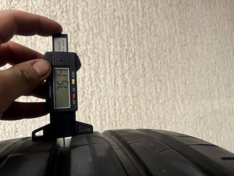 Pirelli 325/35 R22 Letnja