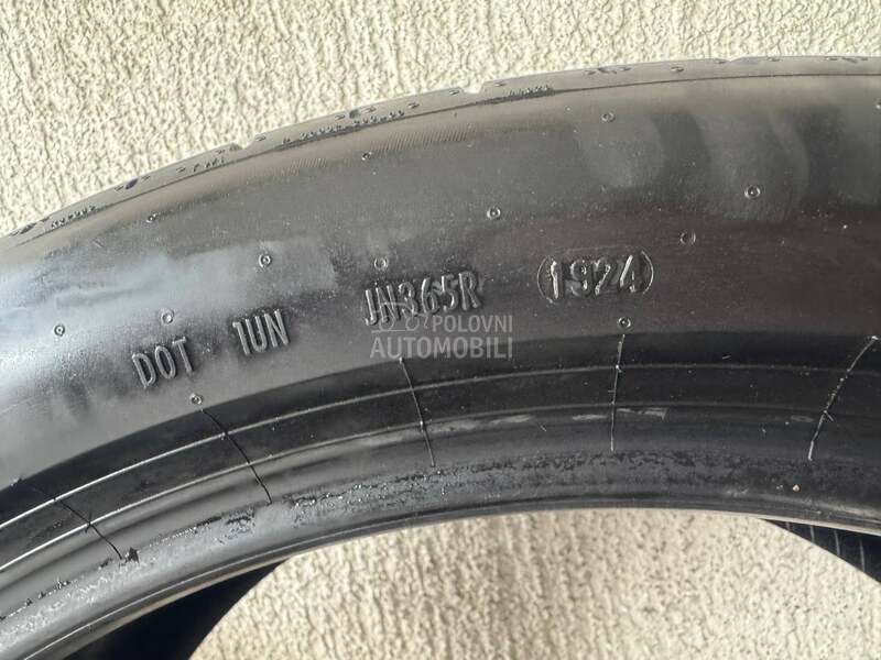 Pirelli 325/35 R22 Letnja